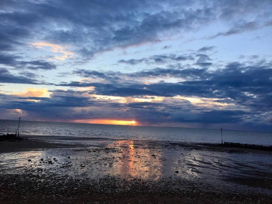 Entire Cosy Bungalow Close To Beach Heacham Exteriör bild